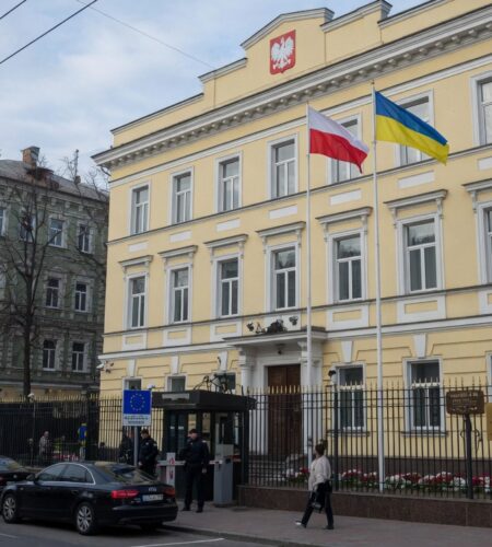 Посольство Польши в Украине: адрес, контакты, консульства и как записаться